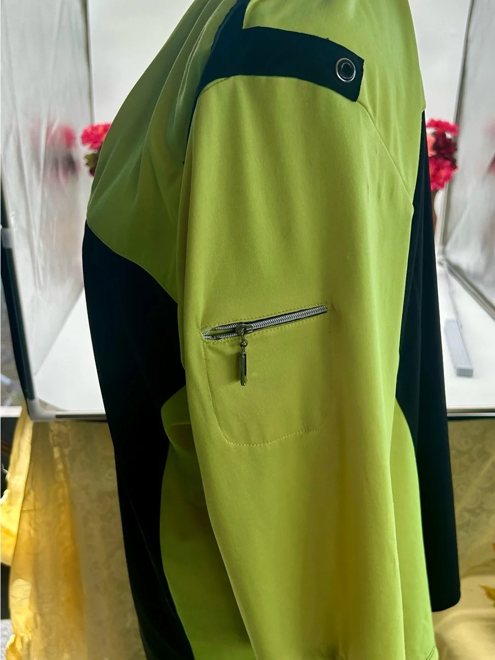 Jamie Sadock Women's XL Yellow/Black Mock Neck 3/4 Zip & Sleeve Zip Pocket Top - Picture 3 of 8
